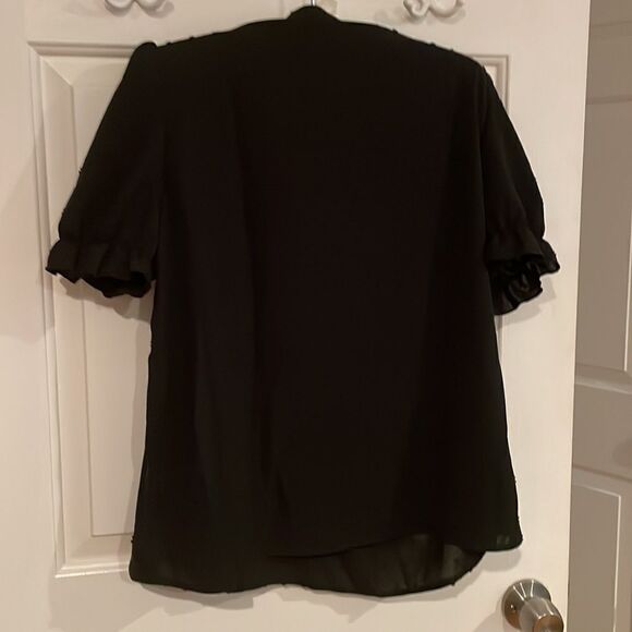 Black floral Swiss dot blouse 🌻 - Picture 4 of 7